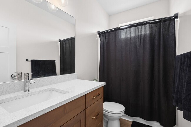 Building Photo - 252 W 800 S