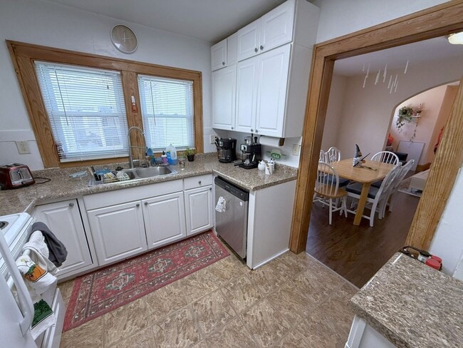 Building Photo - 1128 Bowen Ct