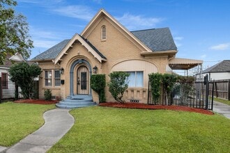 Building Photo - 2819 Wheeler Ave