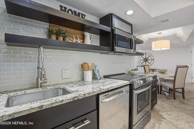 Building Photo - 1601 Ocean Dr S