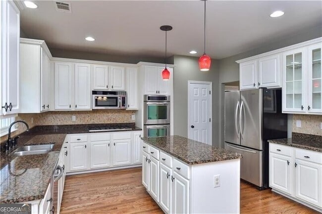 Building Photo - 905 Lancaster Way NW