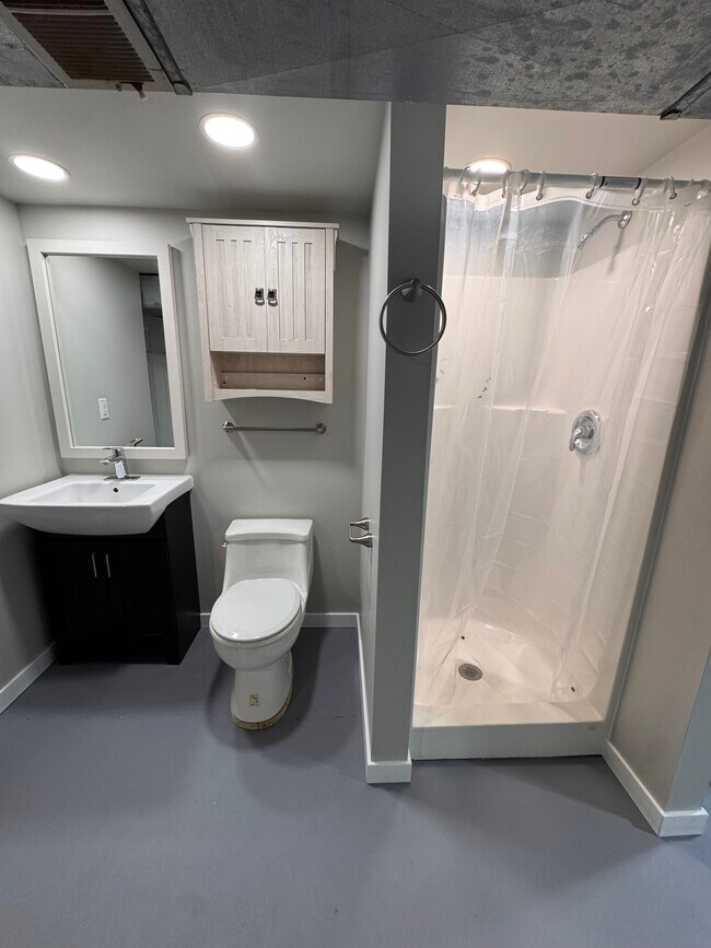 Building Photo - 1005 21st St S