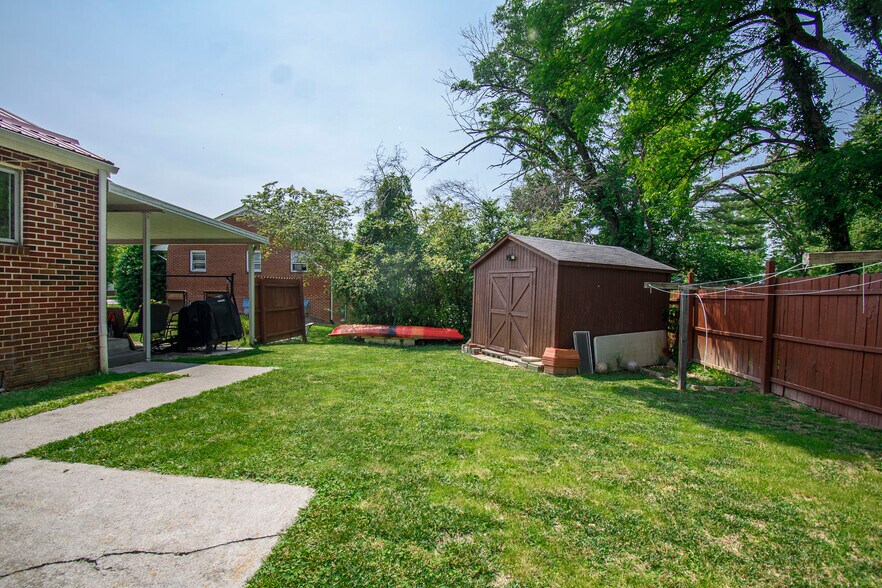 Building Photo - 206 Broce Dr
