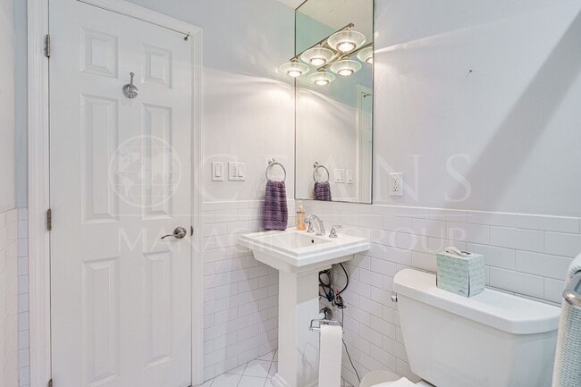 Building Photo - Riverfront Two Bedroom Condo