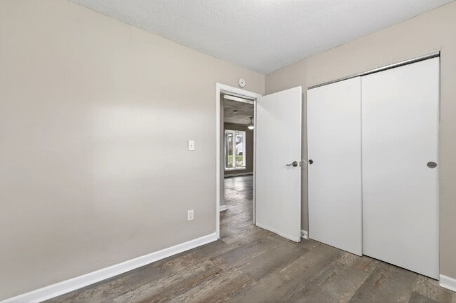 Building Photo - 2831 Hyannis Dr