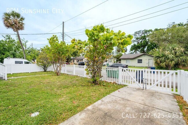 Building Photo - 2017 Ocean View Pl