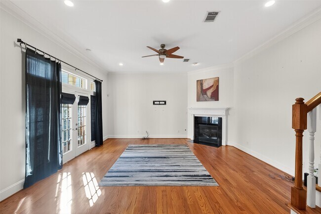 Building Photo - 1004 Stanford St