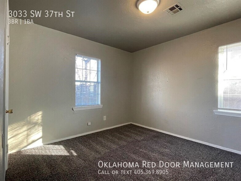 Building Photo - 3033 SW 37th St