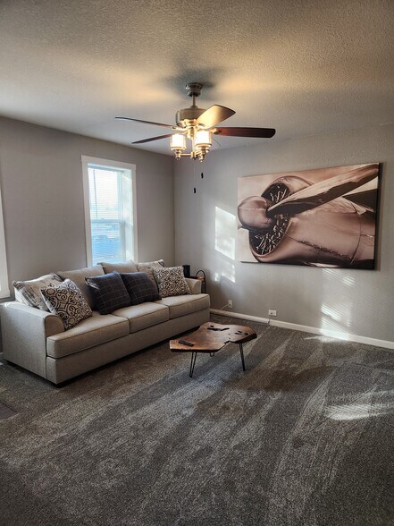 Building Photo - 450 Platt St