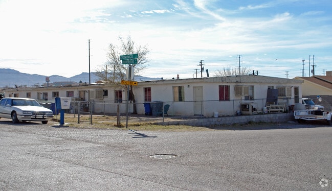 Primary Photo - 326 E Borderland Rd