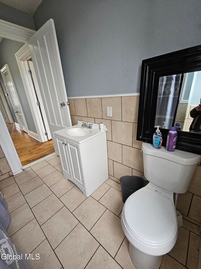 Building Photo - 32 1st St