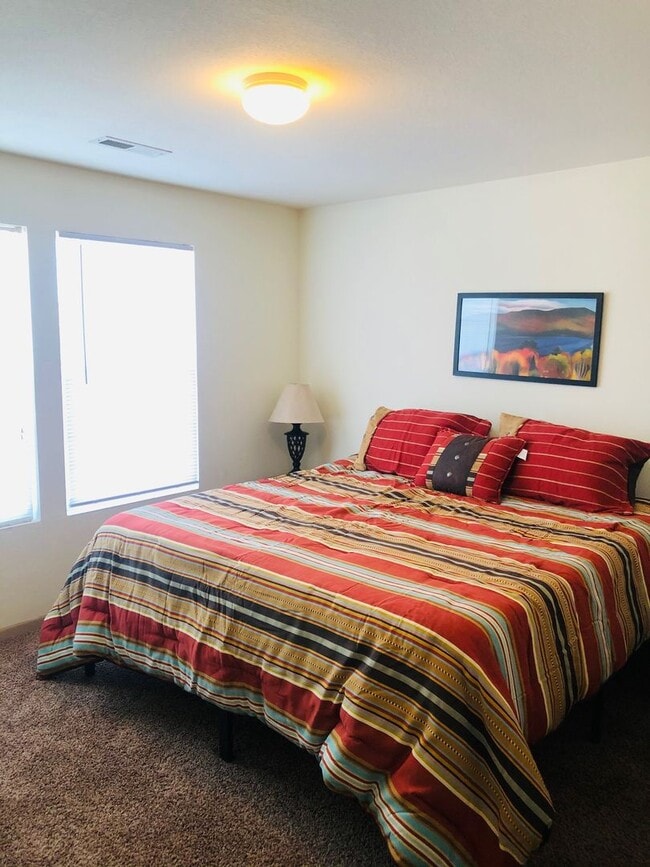 Building Photo - Ideal Location! Recent Remodel!