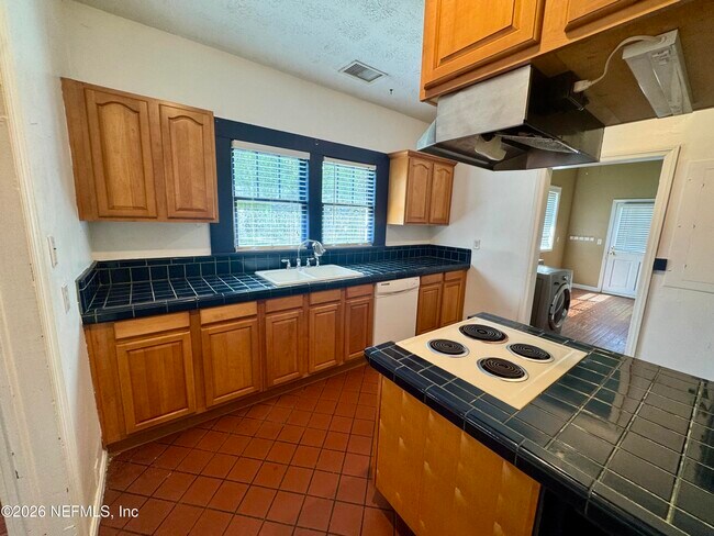 Building Photo - 1250 Dancy St
