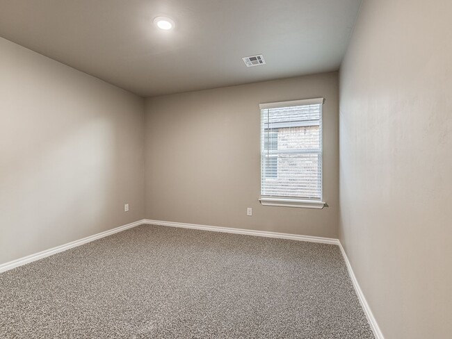 Building Photo - Newer home only minutes away from Paycom, Falling Springs Addition + Greenbelt lot + Deer Creek S...