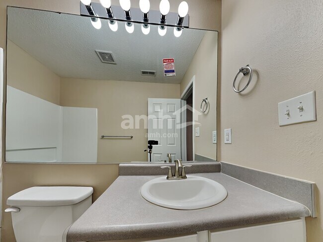 Building Photo - 1439 Round Lake Rd