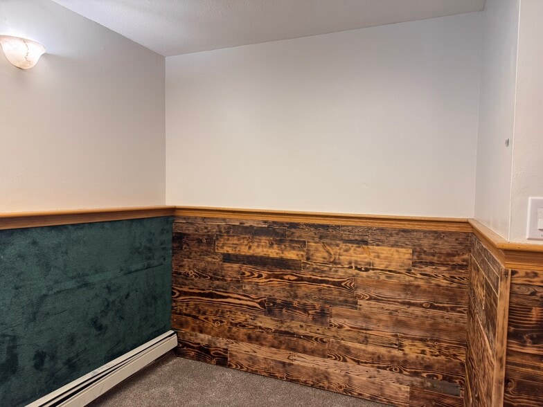 Building Photo - 525 Lignite Ave