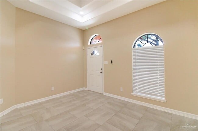 Building Photo - 28 N Champagne