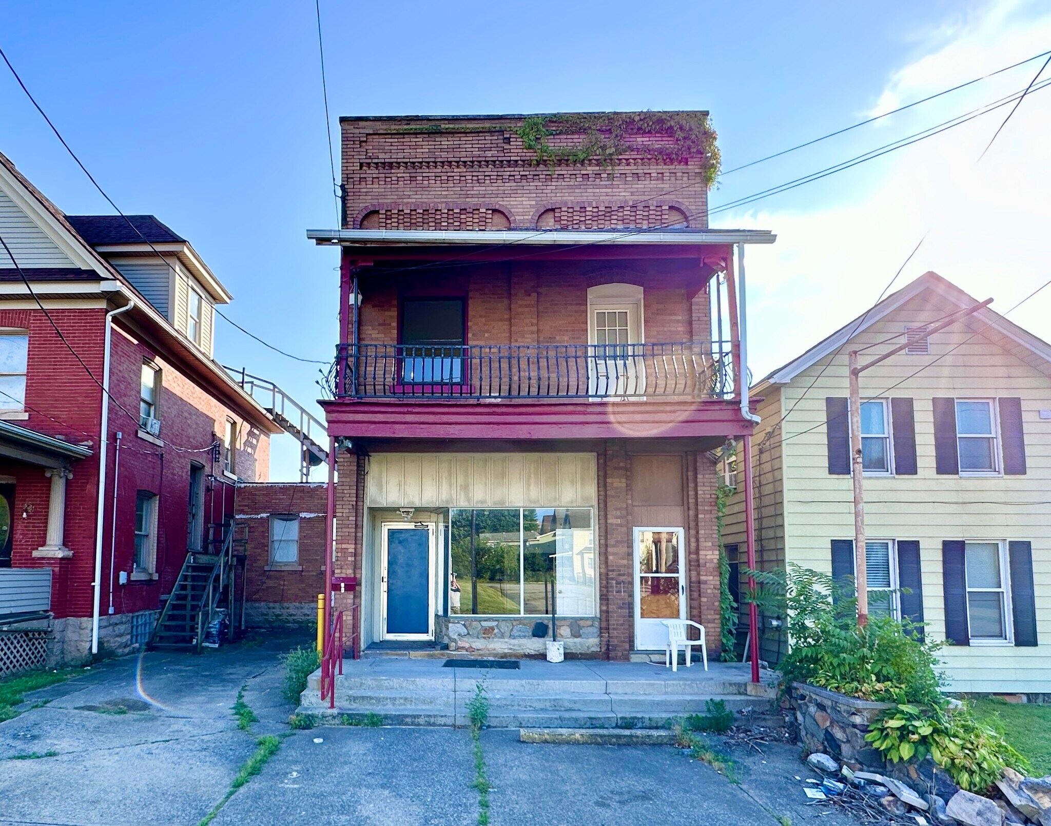Building Photo - 1326 E Washington St