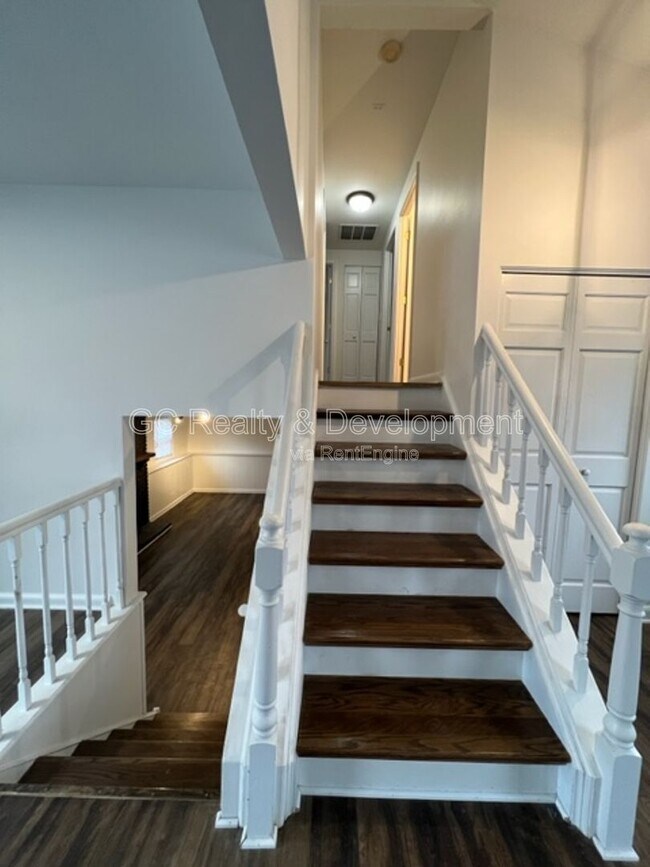 Building Photo - 231 Ridgefield Ln