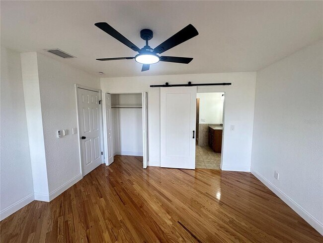 Building Photo - 3701 Southview Dr