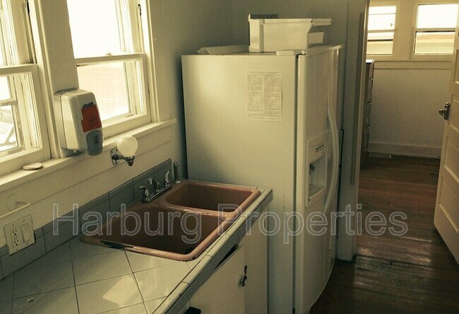 Building Photo - 2515 Broadway St