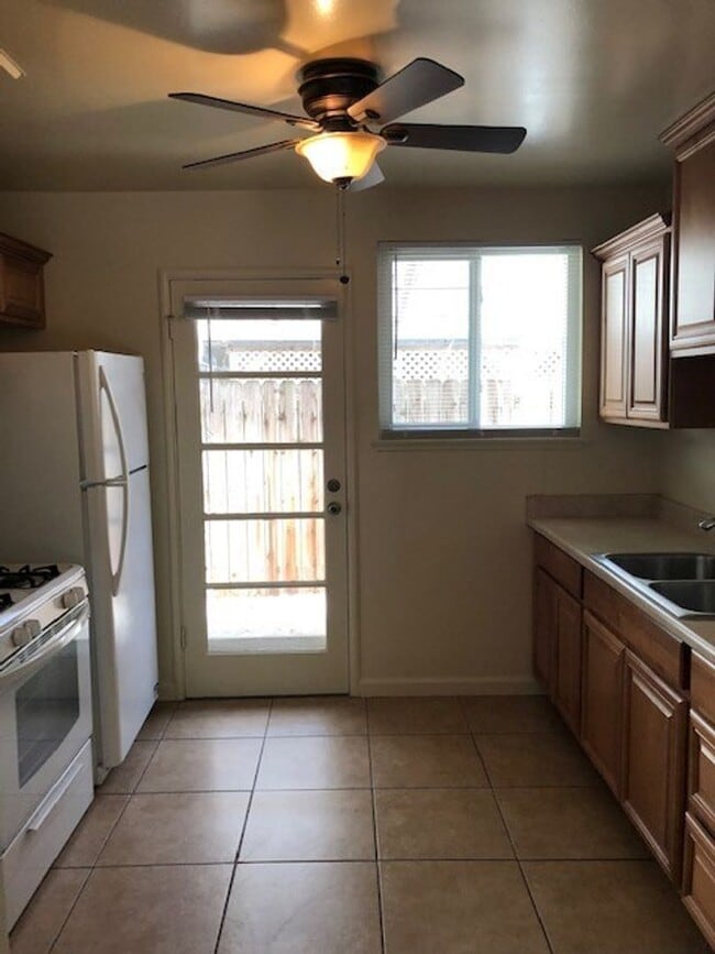Building Photo - Adorable 2 bed 1 bath home near Downtown V...