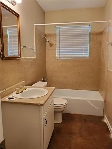 Building Photo - 605 Pershing Dr