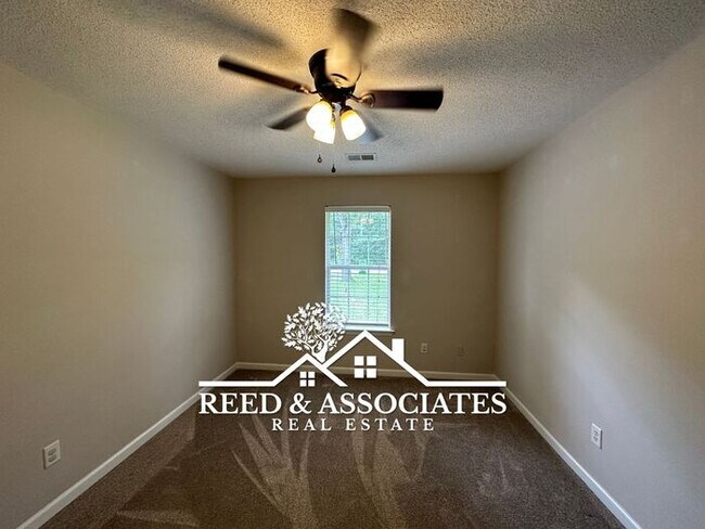 Building Photo - 3 Bedroom Near Gallaway, TN