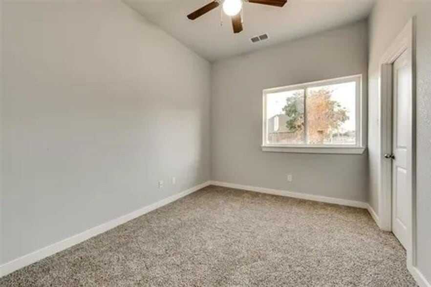 Building Photo - 5805 Rivendell Dr