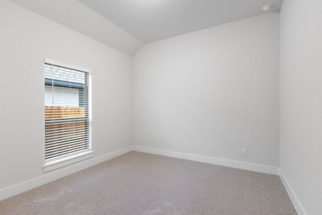 Building Photo - 626 Bay Breeze Dr