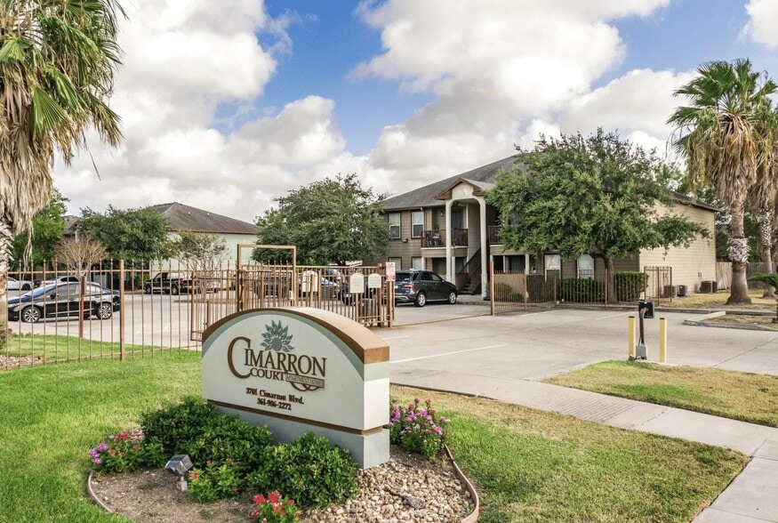 Interior Photo - Cimarron Court