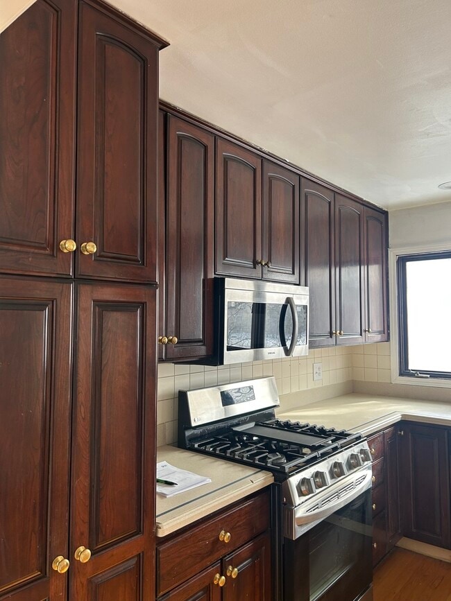 Building Photo - 101 Oakwood Dr