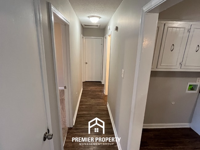 Building Photo - 4702 Chevron Rd