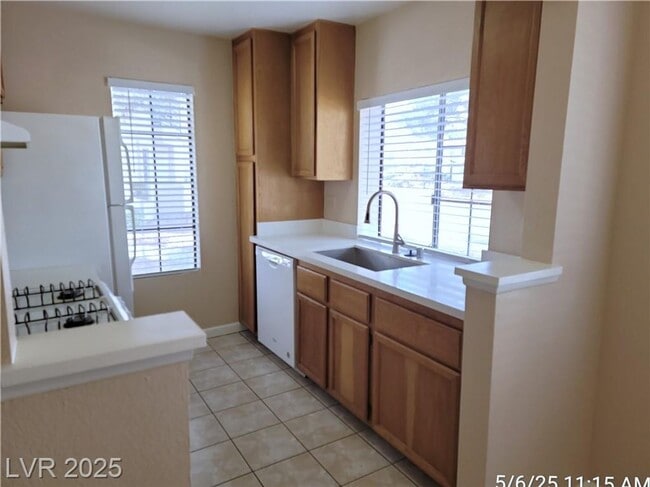 Building Photo - SW 1st FLOOR UNIT IN GATED LAS CASITAS COM...