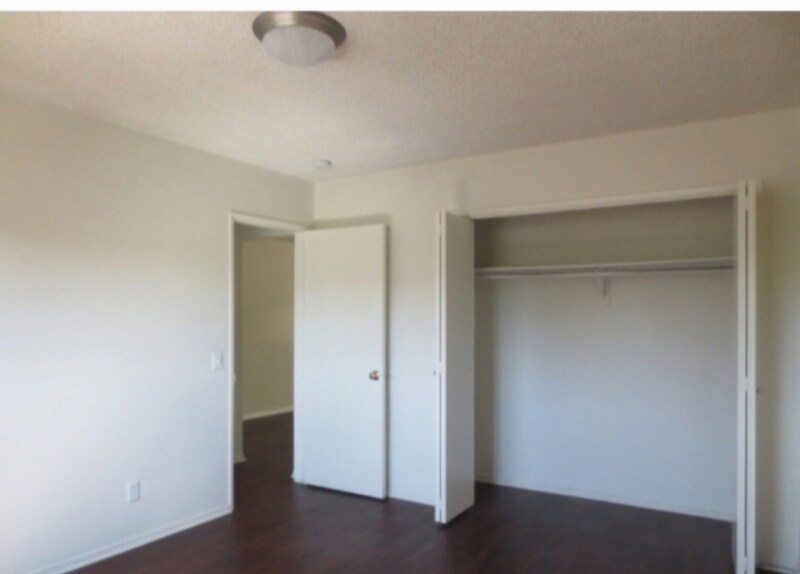 Building Photo - 447 W Elk Ave