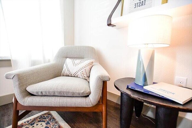 Building Photo - 4216 Sloane St