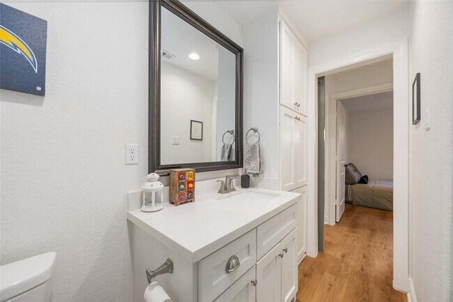 Building Photo - 2011 De Milo Dr