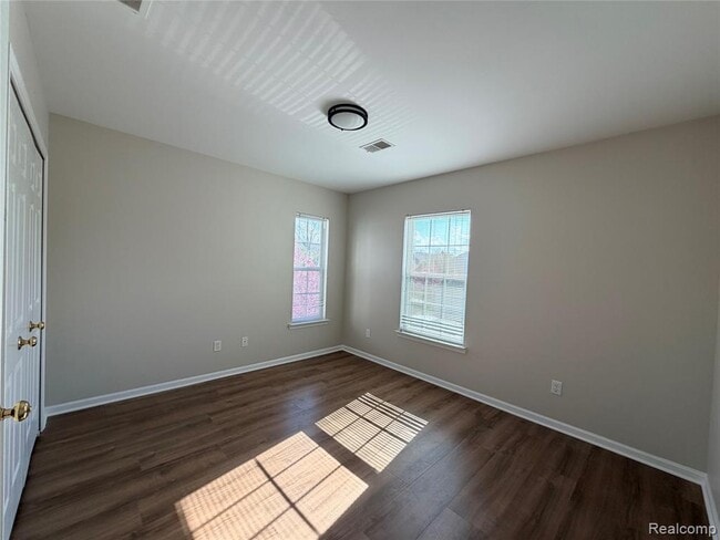 Building Photo - 2710 S Knightsbridge Cir