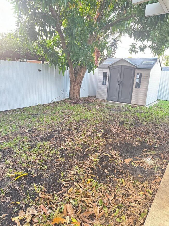 Building Photo - 1020 N 74th Terrace