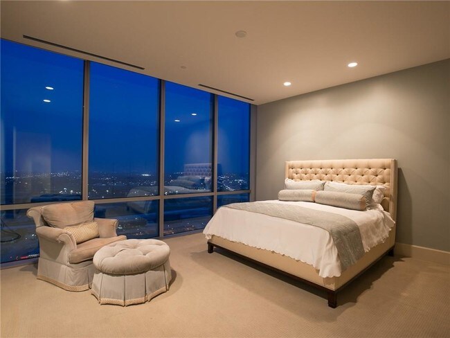 Building Photo - 1301 Throckmorton St