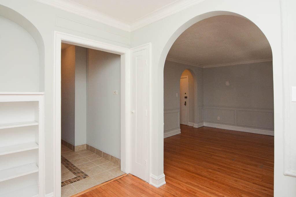 Building Photo - 545 W Surf St