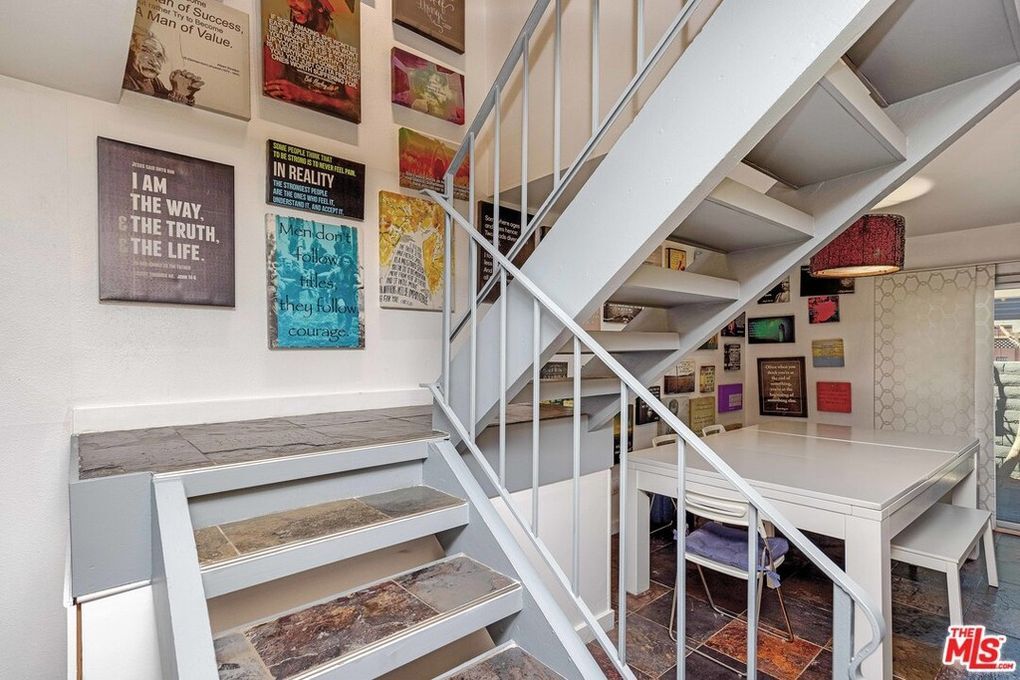 Building Photo - 2230 N Indian Canyon Dr