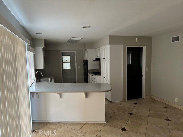 Building Photo - 4701 Sharon Dr