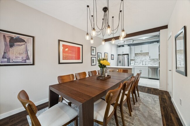 Building Photo - 2100 Tanglewilde St