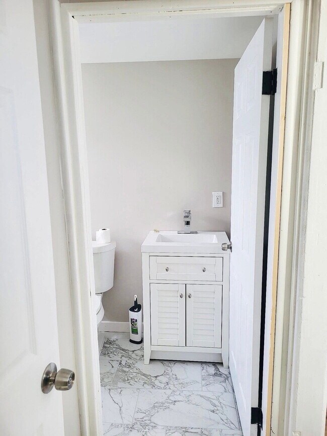 Building Photo - 721 Lyon St