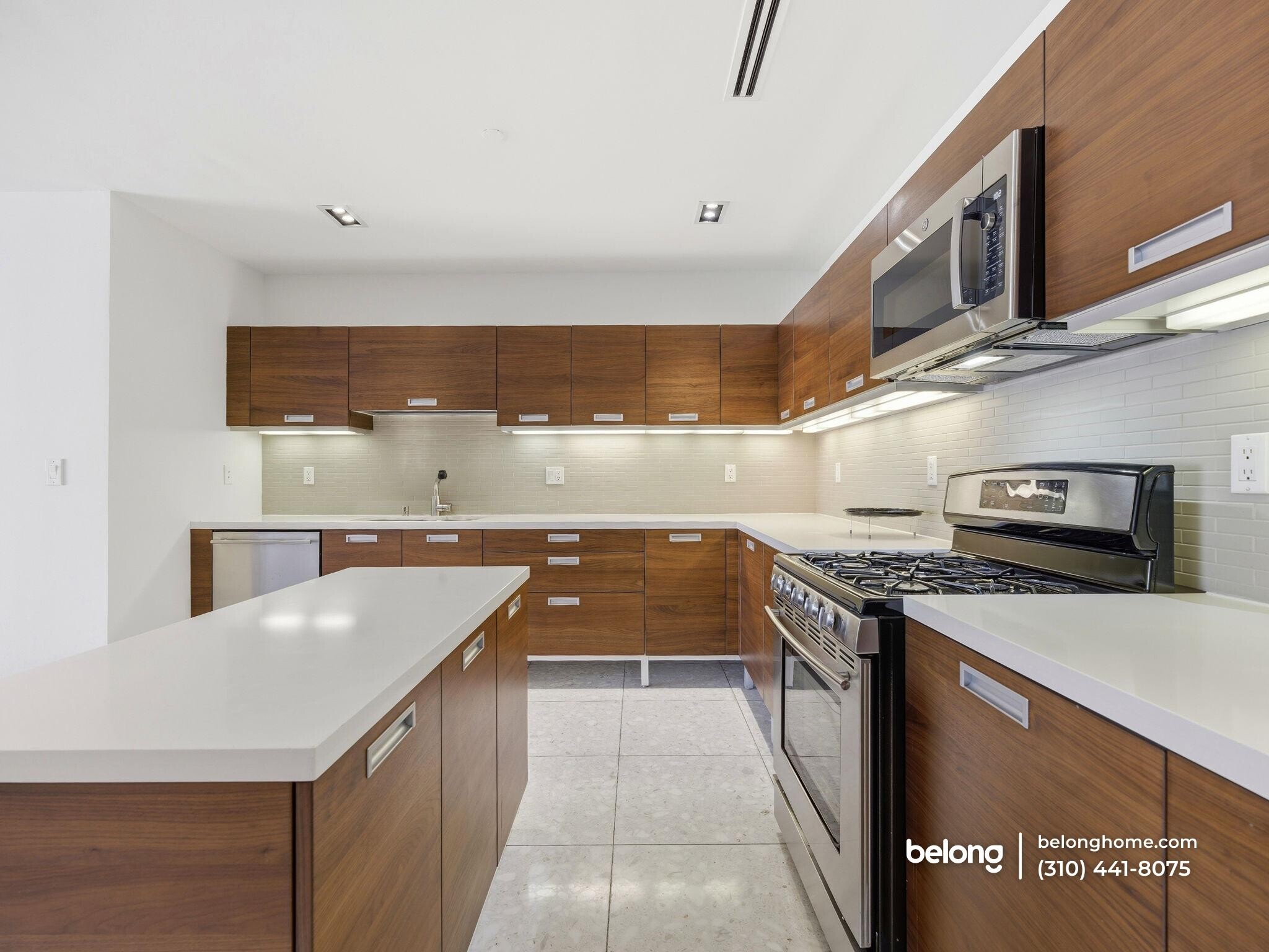 Building Photo - 6735 Yucca St