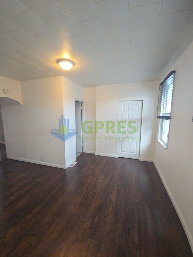 Building Photo - 119 E Sherman St