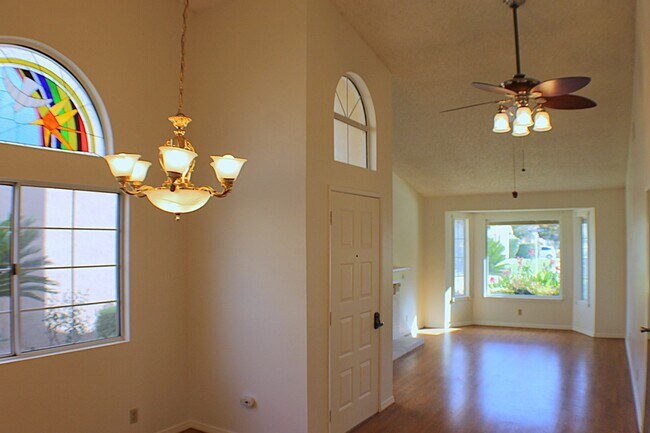 Building Photo - Beautiful Sun Lakes Country Club Home – 55+ Gated Community