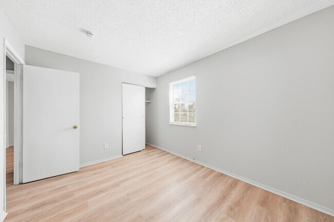 Building Photo - 2415 Shirley Ave