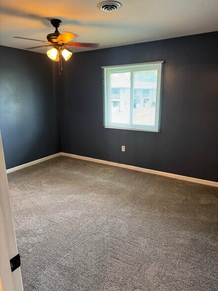 Master Bedroom - 2275 N Cable Rd
